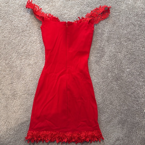 Red mini dress with lace detail - Picture 2 of 6